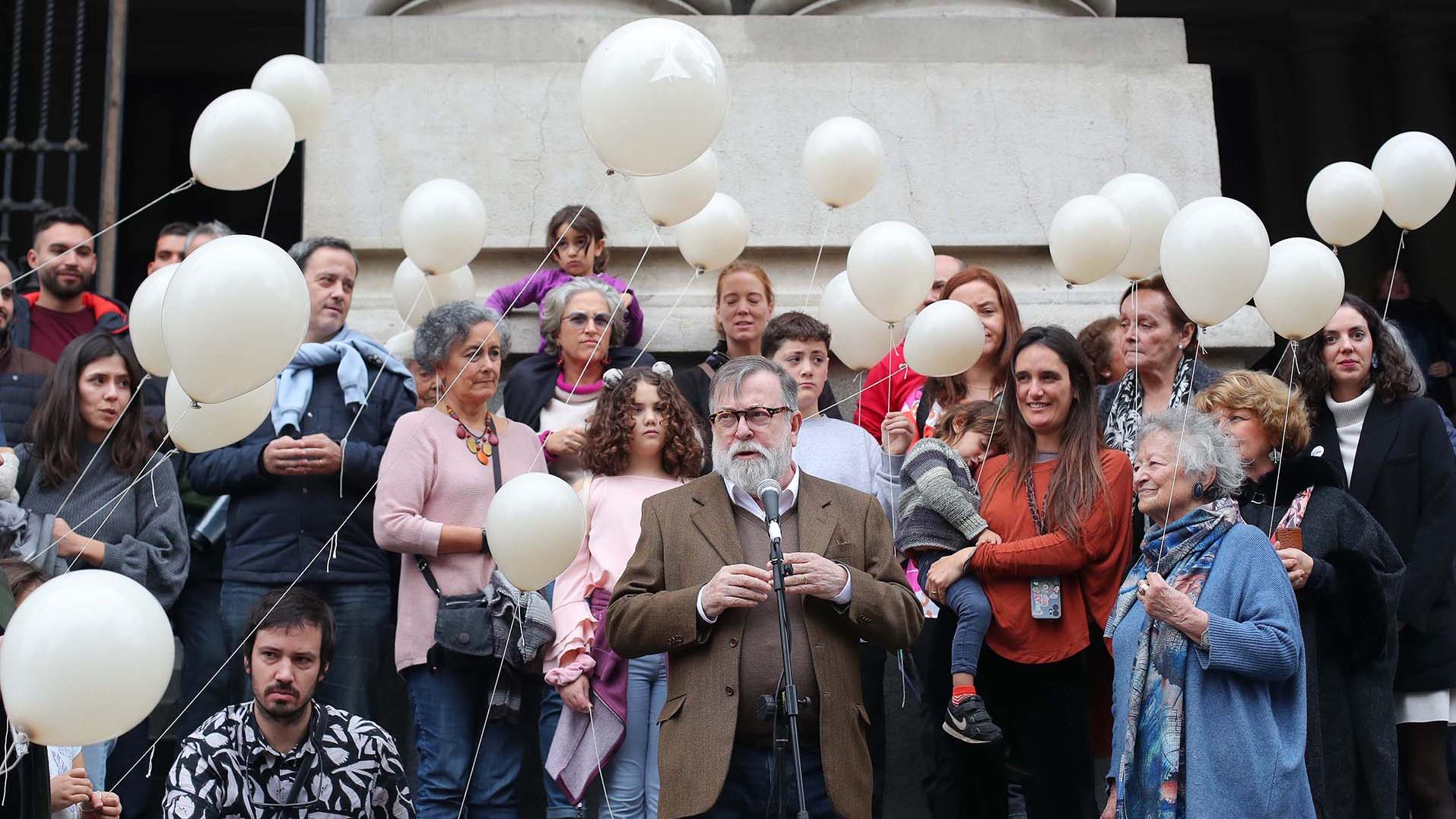 Autoridades y familiares en homenaje a Marta Cruz-Coke