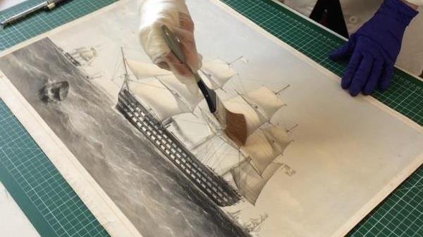 Proceso de limpieza mecánica obras visuales