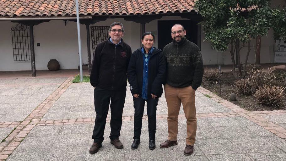 Mario Henríquez, Director (S) Museo Regional de Rancagua, Iris Moya, arqueóloga asociada de CDBP y Francisco Mora, encargado de colecciones.