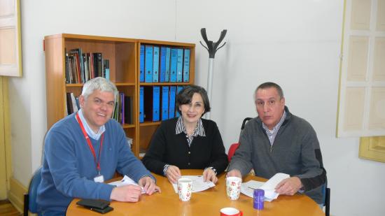 En la fotografía Claudio Gómez, Director del Museo Nacional de Historia Natural, Lorena Cordero, Jefa del Centro de Documentación de Bienes Patrimoniales y Mario Castro, representante de la Subdirección Nacional de Museos.