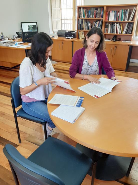 Gisella Morety (Museo O'Higginano y de Bellas Artes de Talca) y Francisca del Valle (CDBP)